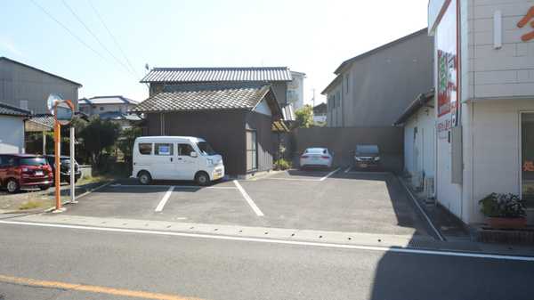 ダイヤ薬局滝宮店の駐車場