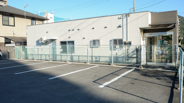 なつめ調剤薬局の駐車場