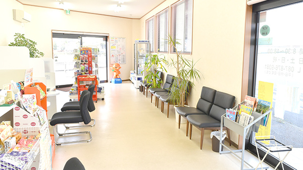 もみの木薬局　滝宮店の待合スペース