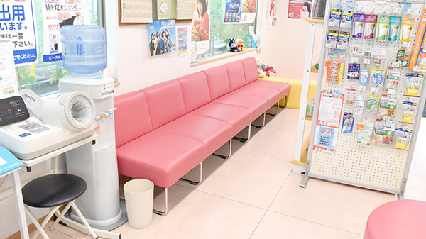 スター薬局滝宮店の待合スペース