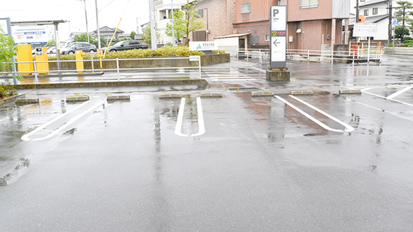 スター薬局滝宮店の駐車場