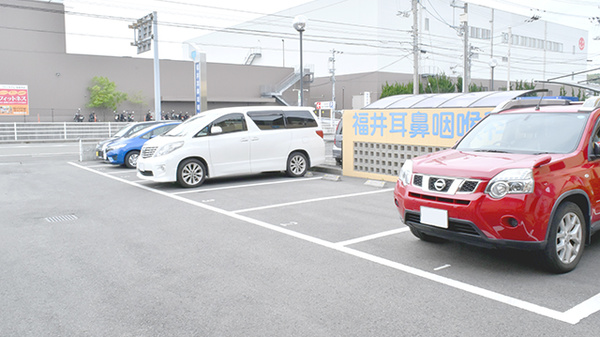てぃーだ薬局安城寺店の駐車場