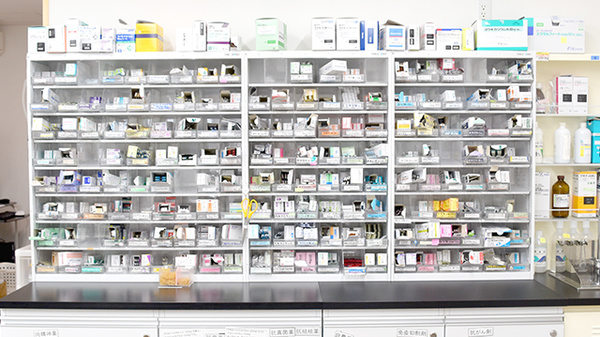 アルファ調剤薬局済生会前の薬棚