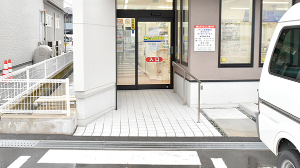 たんぽぽ薬局　山西店の入口