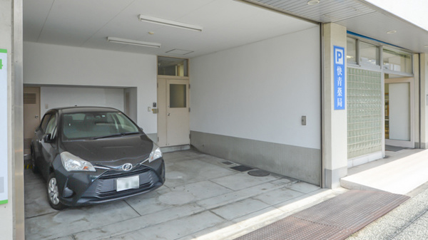 快青薬局の駐車場