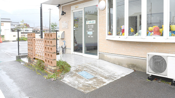 ひまわり薬局の入口