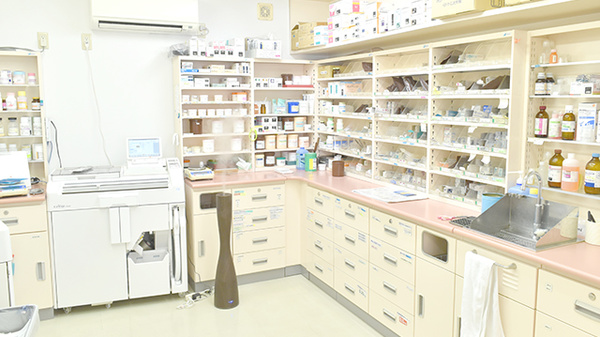 よつば薬局東若宮店の調剤室