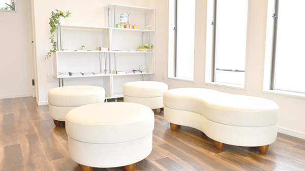 よつば薬局大洲中央店の待合スペース