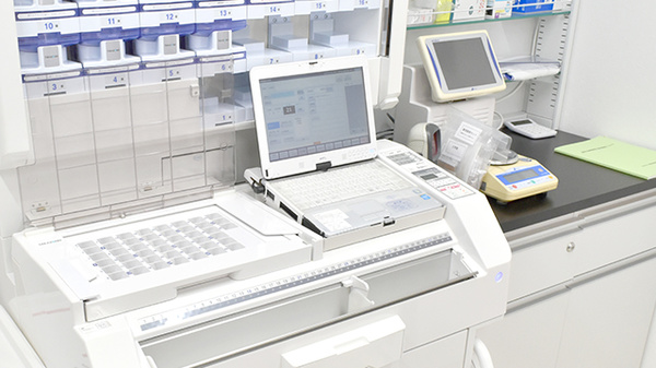 よつば薬局大洲中央店の調剤器具