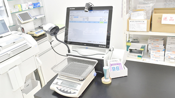 よつば薬局大洲中央店の調剤器具