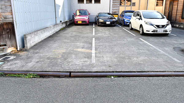 あさひ堂薬局の駐車場