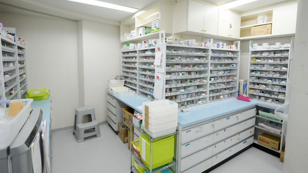虹の森薬局の調剤室