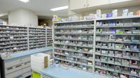 虹の森薬局の薬棚