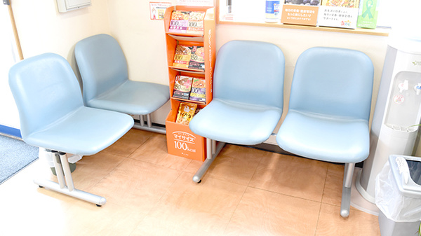 エール薬局　一本松店の待合スペース