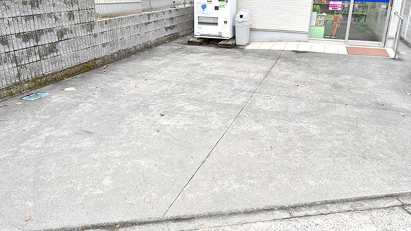 あいなん薬局の駐車場