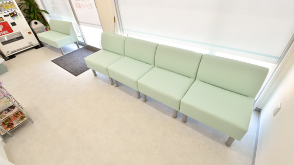 マリーナ薬局の待合スペース