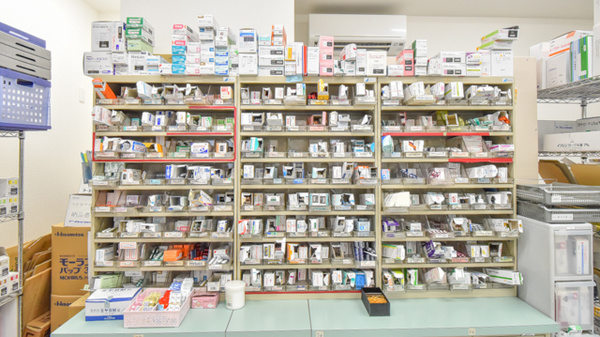 マリーナ薬局の薬棚