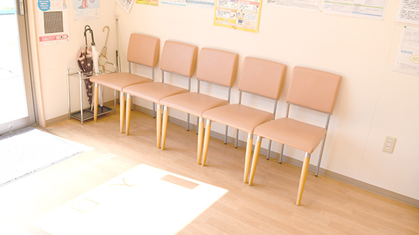 土佐道路薬局の待合スペース