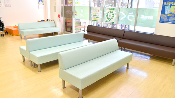 うぐるす薬局の待合スペース