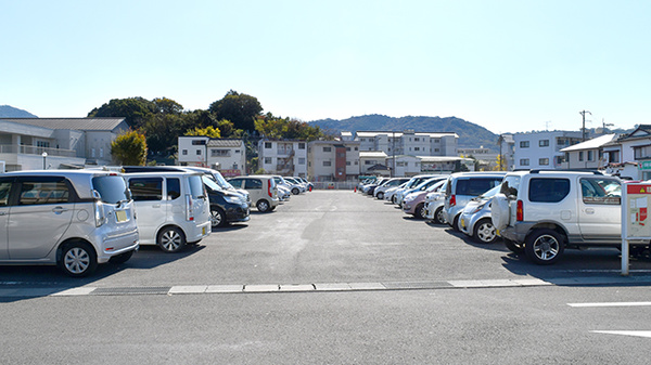 うぐるす薬局の駐車場