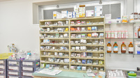 オリーブ薬局の薬棚