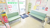新田町うさぎ薬局の待合スペース