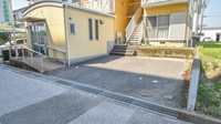新田町うさぎ薬局の駐車場