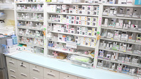 四国調剤しののめ薬局の薬棚