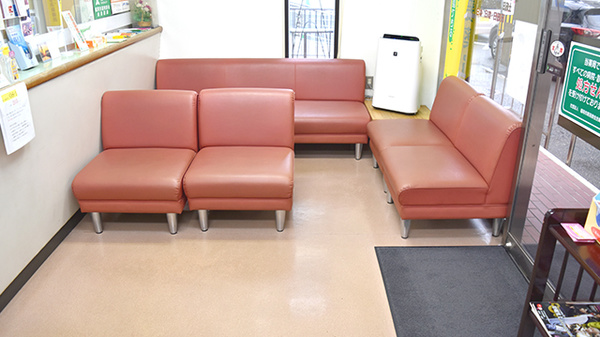 フジタ薬局　那珂支店の待合スペース