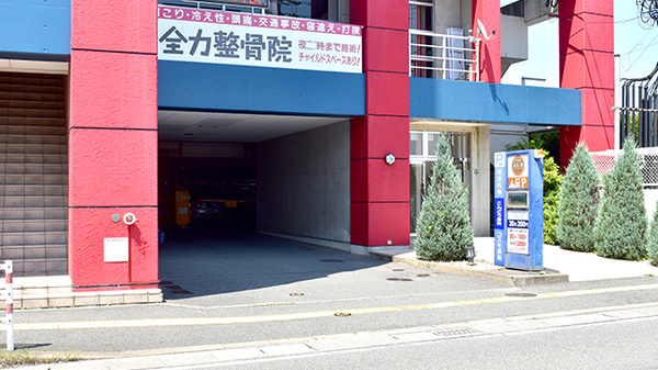 コスモ薬局貝塚の駐車場