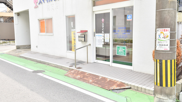 アガペスマイル調剤薬局の入口