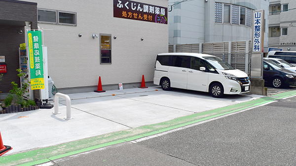 ふくじん調剤薬局　吉塚店の駐車場