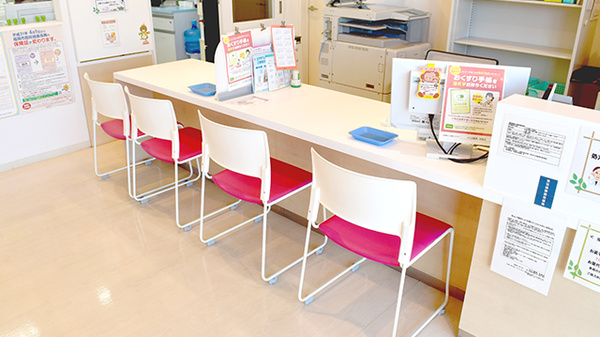 イルカ薬局名島店の受付/カウンター