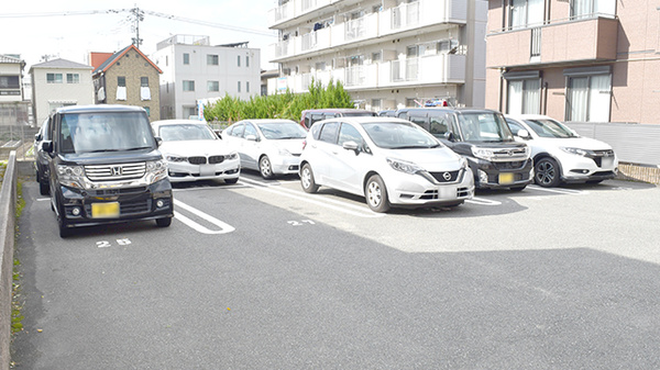 イルカ薬局篠栗店の駐車場