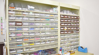野間薬局　仲原店の薬棚
