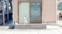 イルカ薬局粕屋店の入口
