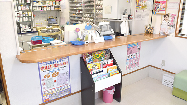 イルカ薬局粕屋店の受付/カウンター