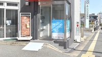 薬局はなみずきの入口