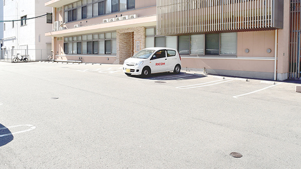 イルカ薬局平尾店の駐車場