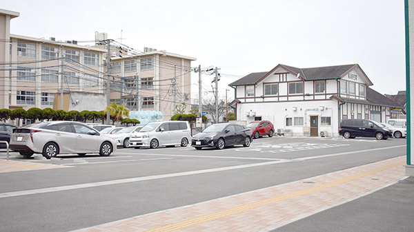 野間薬局　マリナ通り店の駐車場