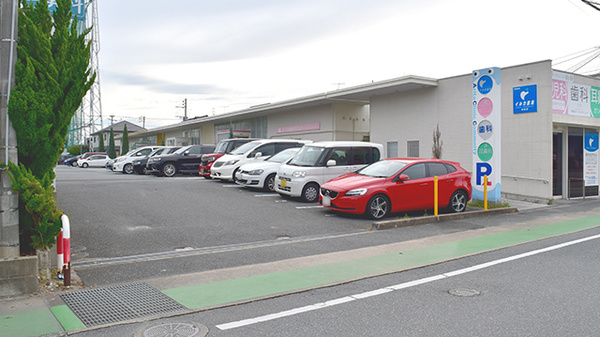 イルカ薬局有田店の駐車場