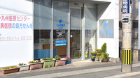 イルカ薬局周船寺店の入口