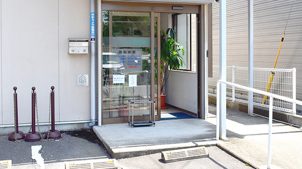 コスモ調剤薬局の入口