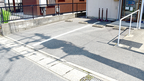 コスモ調剤薬局の駐車場