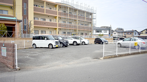 太陽薬局屋形原店の駐車場