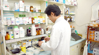 太陽薬局長住七丁目店の作業風景