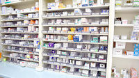 太陽薬局長住七丁目店の薬棚