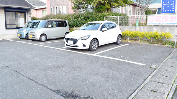 ひかり薬局の駐車場