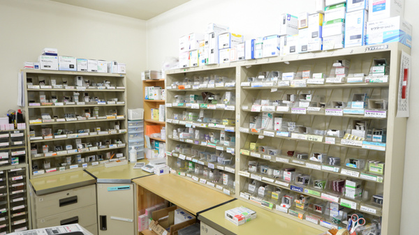ドリーム調剤薬局の薬棚