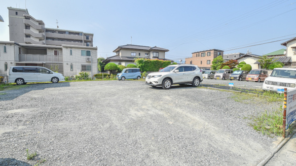 そよかぜ薬局の駐車場